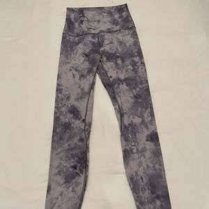Lululemon Gray & White Tie-Dye 25” Align Pants